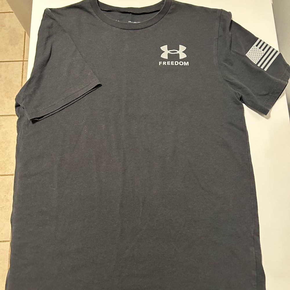 Under Armour Black Short Sleeve Tee Performance Material